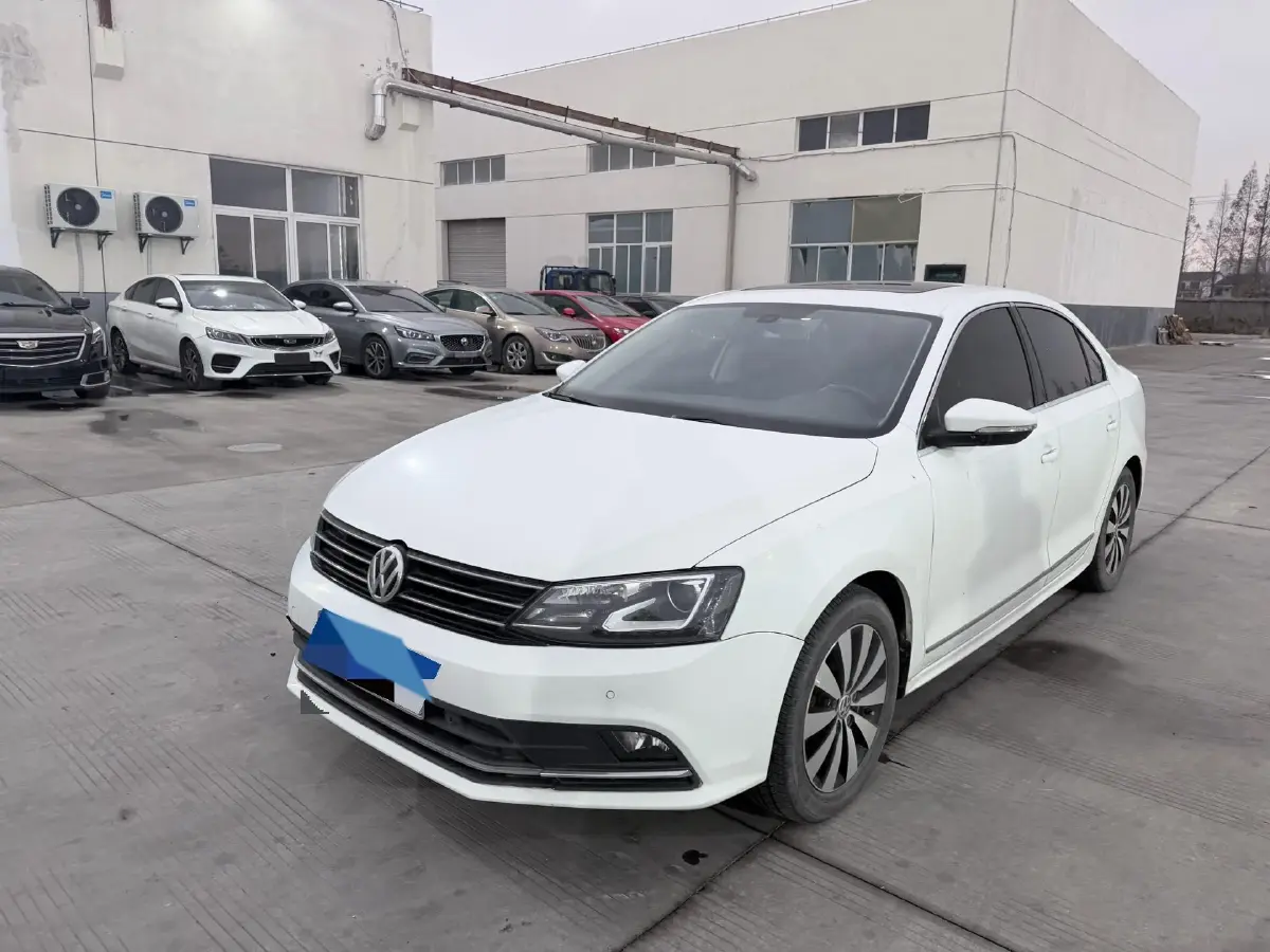 2015 Volkswagen Sagitar 1.4T 131HP L4 7DCT