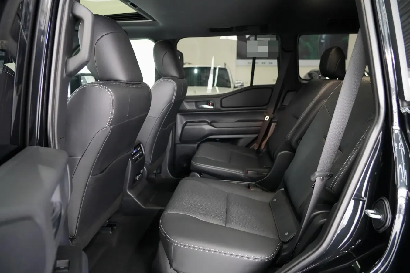 2025 Toyota Land Cruiser Prado 2.4T 282HP L4 8AT Hybrid 5.1KWH,autocango,china used car exporter,china ev exporter,chinese used car exporter,chinese used ev exporter