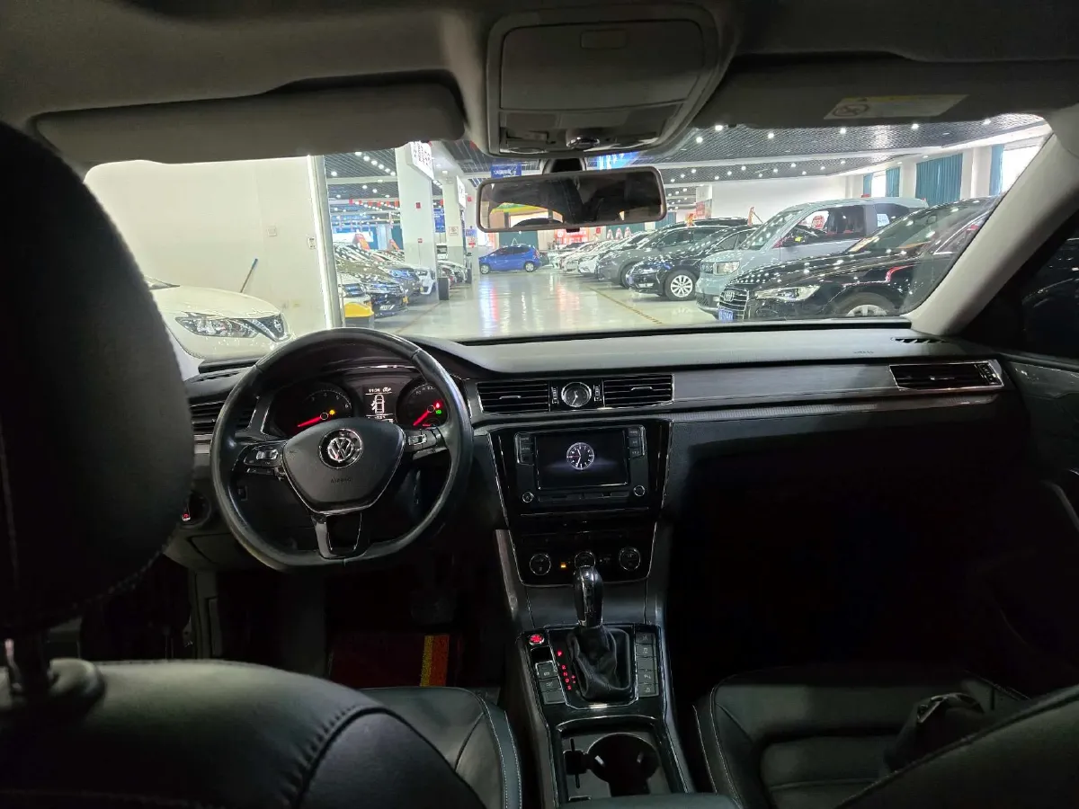 2017 Volkswagen Passat 1.8T 180HP L4 7DCT,autocango,china used car exporter,china ev exporter,chinese used car exporter,chinese used ev exporter