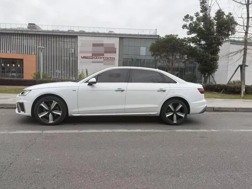 2022 Audi A4L 2.0T 190HP L4 7DCT,autocango,china used car exporter,china ev exporter,chinese used car exporter,chinese used ev exporter