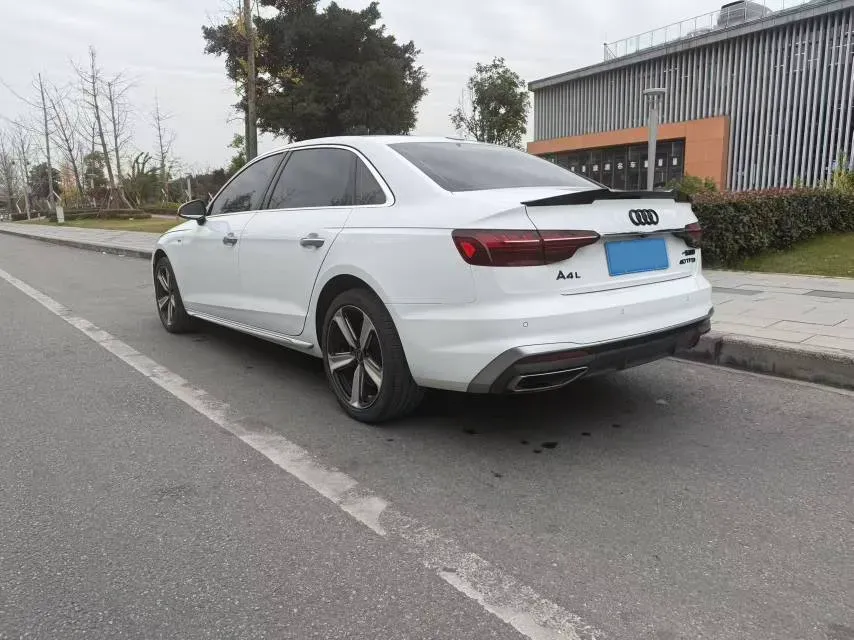 2022 Audi A4L 2.0T 190HP L4 7DCT,autocango,china used car exporter,china ev exporter,chinese used car exporter,chinese used ev exporter