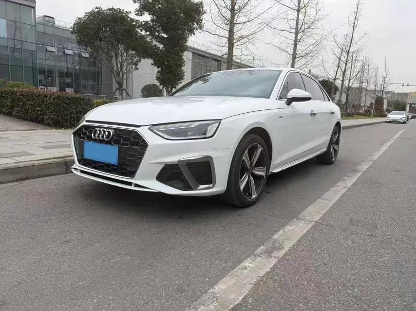 2022 Audi A4L 2.0T 190HP L4 7DCT