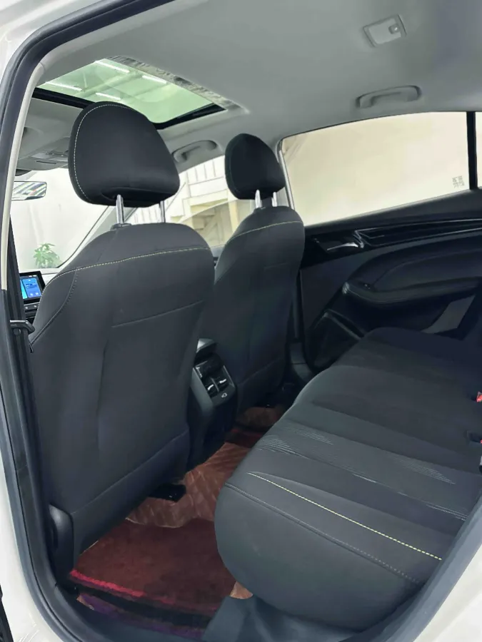 2021 Roewe i5 1.5L 120HP L4 CVT,autocango,china used car exporter,china ev exporter,chinese used car exporter,chinese used ev exporter