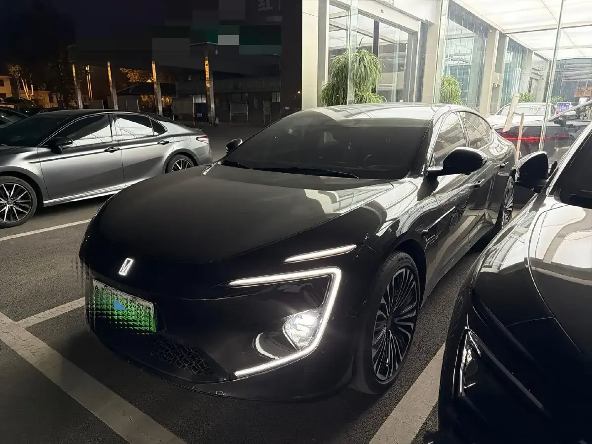 2025 Avatr 12 1.5T 156HP L4 REEV 39.05KWH