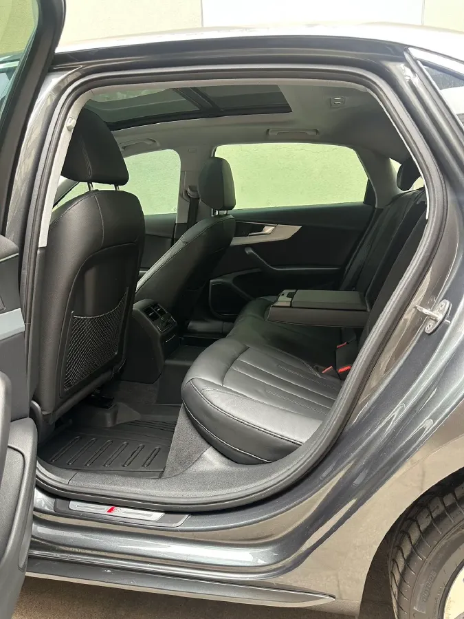 2019 Audi A4L 2.0T 190HP L4 7DCT,autocango,china used car exporter,china ev exporter,chinese used car exporter,chinese used ev exporter