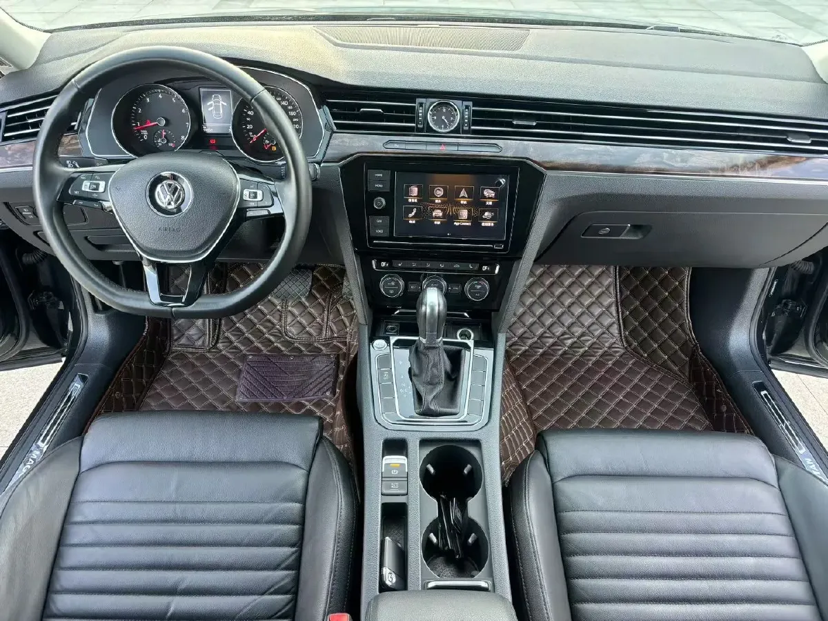 2019 Volkswagen Magotan 2.0T 186HP L4 7DCT,autocango,china used car exporter,china ev exporter,chinese used car exporter,chinese used ev exporter