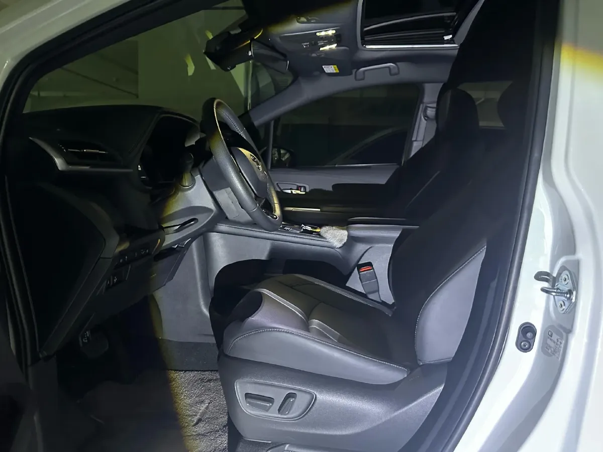 2024 Toyota Sienna 2.5L 189HP L4 E-CVT Hybrid,autocango,china used car exporter,china ev exporter,chinese used car exporter,chinese used ev exporter