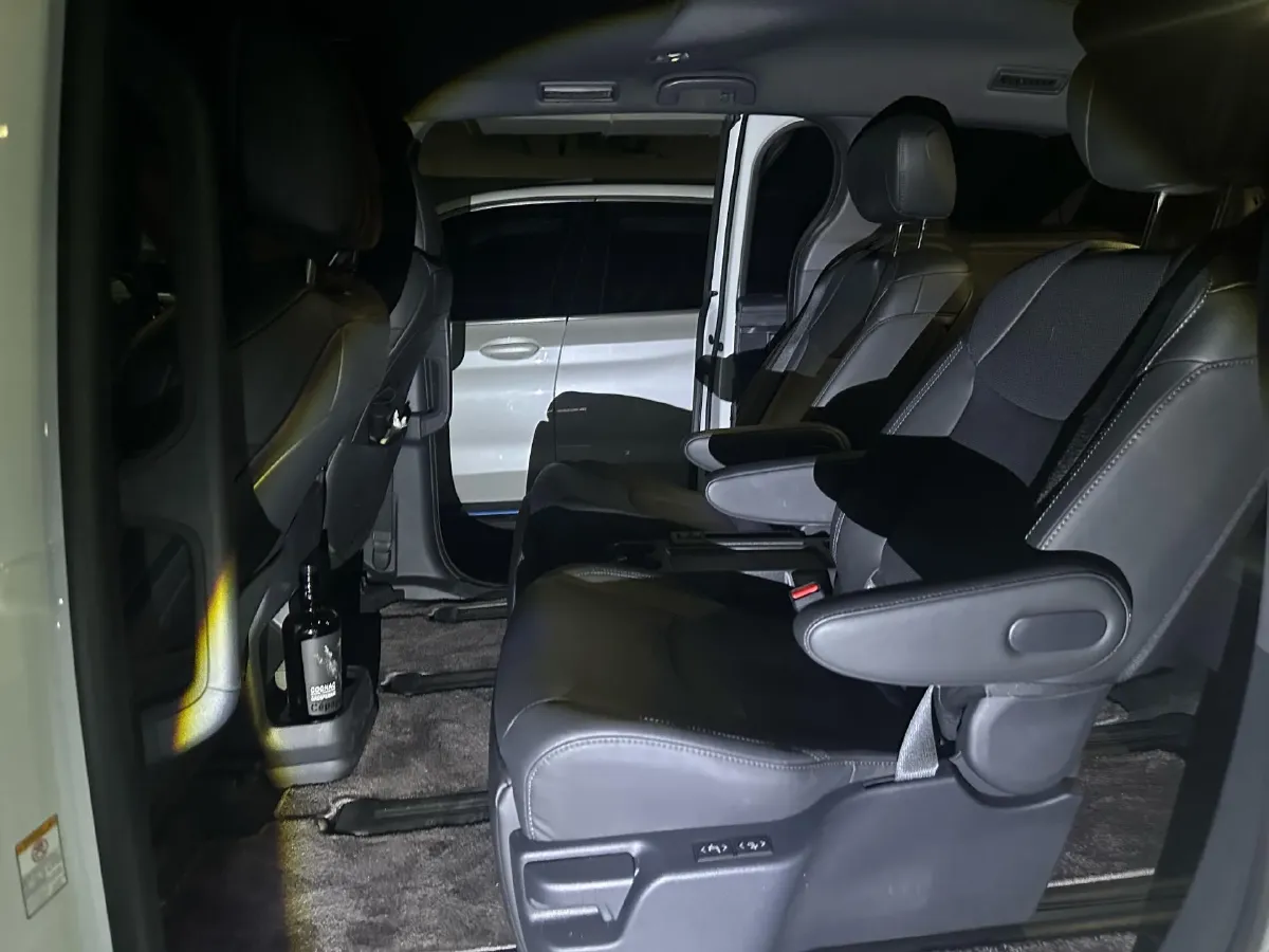 2024 Toyota Sienna 2.5L 189HP L4 E-CVT Hybrid,autocango,china used car exporter,china ev exporter,chinese used car exporter,chinese used ev exporter