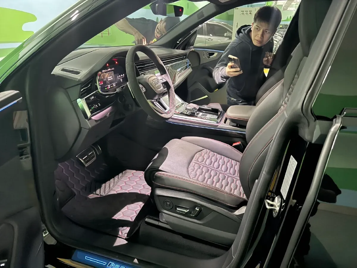 2022 Audi RS Q8 4.0T 600HP V8 8AT,autocango,china used car exporter,china ev exporter,chinese used car exporter,chinese used ev exporter