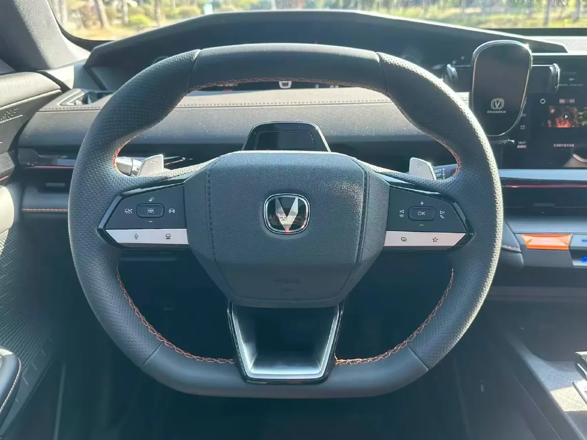 2024 ChangAn UNI-V 1.5T 188HP L4 7DCT,autocango,china used car exporter,china ev exporter,chinese used car exporter,chinese used ev exporter