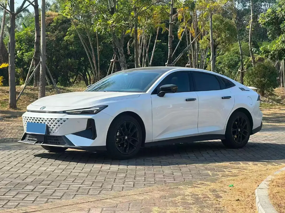 2024 ChangAn UNI-V 1.5T 188HP L4 7DCT 2024 ChangAn UNI-V 1.5T 188HP L4 7DCT