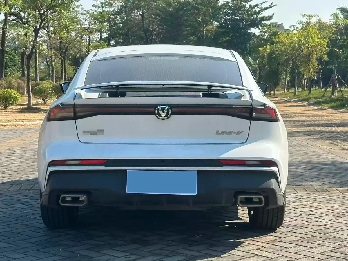 2024 ChangAn UNI-V 1.5T 188HP L4 7DCT,autocango,china used car exporter,china ev exporter,chinese used car exporter,chinese used ev exporter