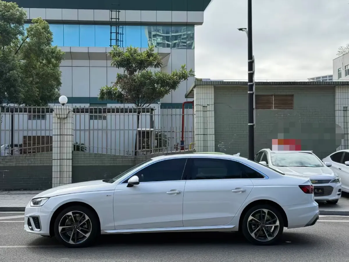2024 Audi A4L 2.0T 190HP L4 7DCT,autocango,china used car exporter,china ev exporter,chinese used car exporter,chinese used ev exporter