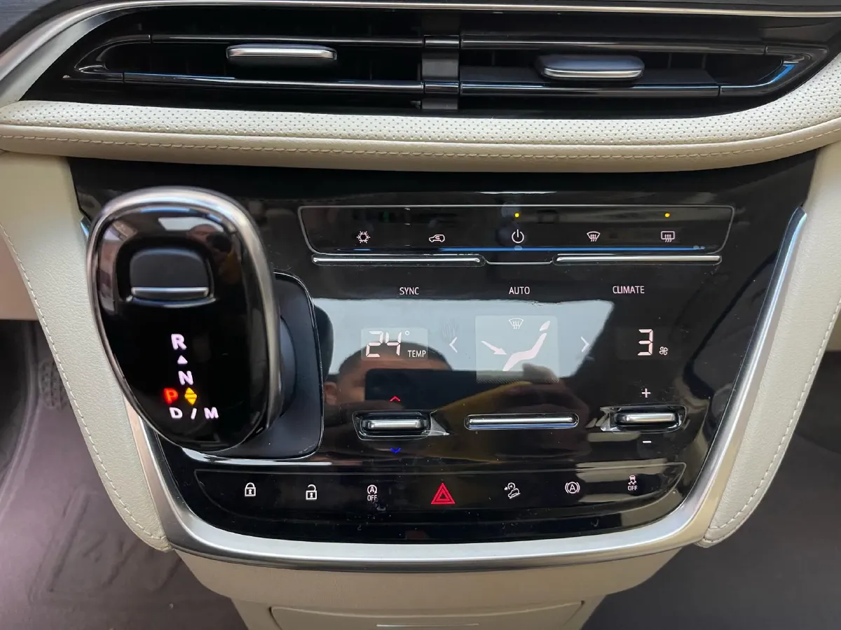 2023 Buick GL8 2.0T 237HP L4 9AT,autocango,china used car exporter,china ev exporter,chinese used car exporter,chinese used ev exporter