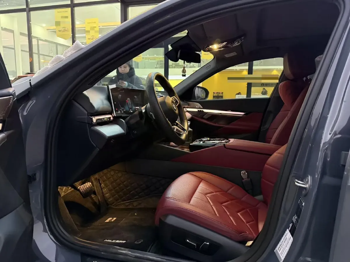 2024 BMW 5 Series 2.0T 258HP L4 8AT,autocango,china used car exporter,china ev exporter,chinese used car exporter,chinese used ev exporter