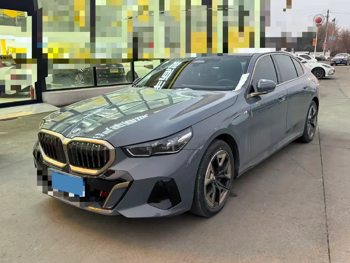 2024 BMW 5 Series 2.0T 258HP L4 8AT