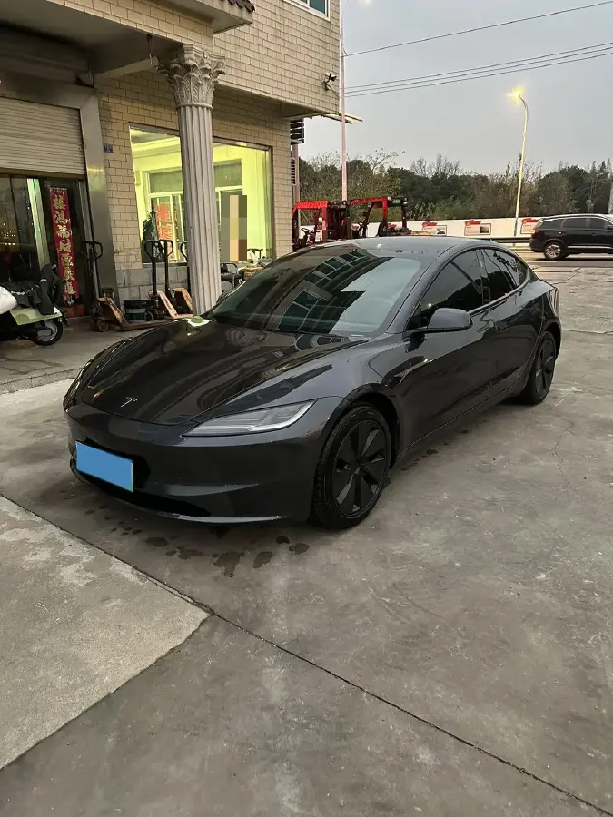 2025 Tesla Model 3 BEV 62.5KWH