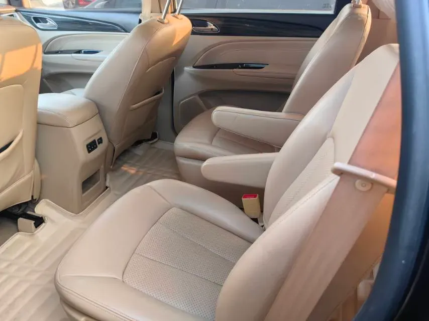 2016 BaoJun 730 1.5L 112HP L4 5MT,autocango,china used car exporter,china ev exporter,chinese used car exporter,chinese used ev exporter