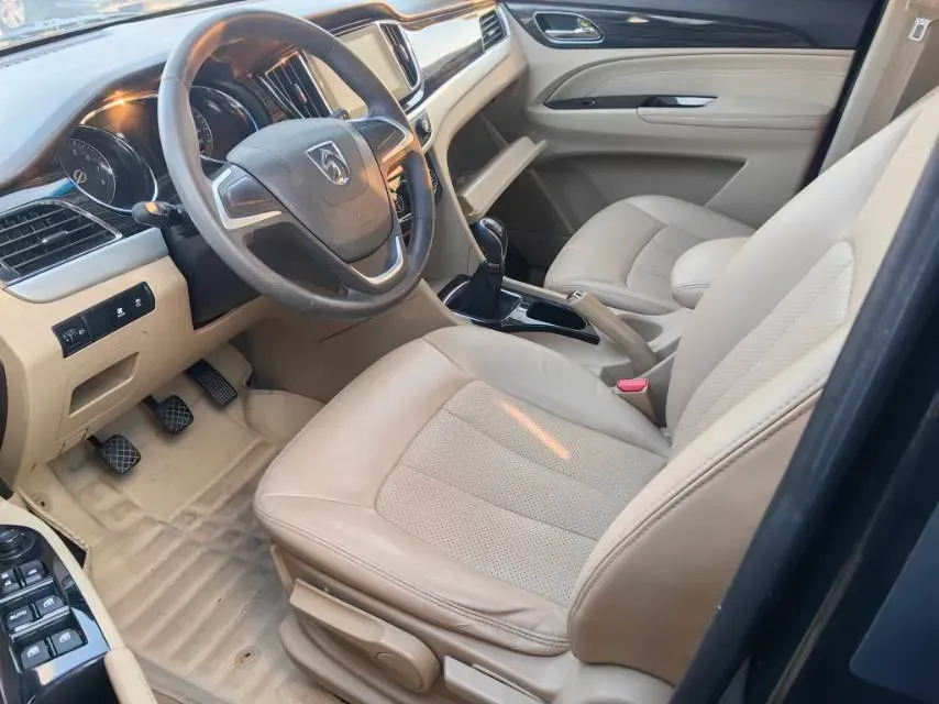 2016 BaoJun 730 1.5L 112HP L4 5MT,autocango,china used car exporter,china ev exporter,chinese used car exporter,chinese used ev exporter