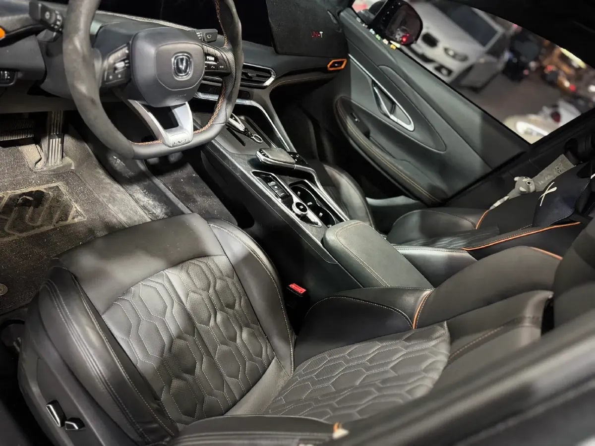 2022 ChangAn UNI-T 1.5T 188HP L4 7DCT,autocango,china used car exporter,china ev exporter,chinese used car exporter,chinese used ev exporter