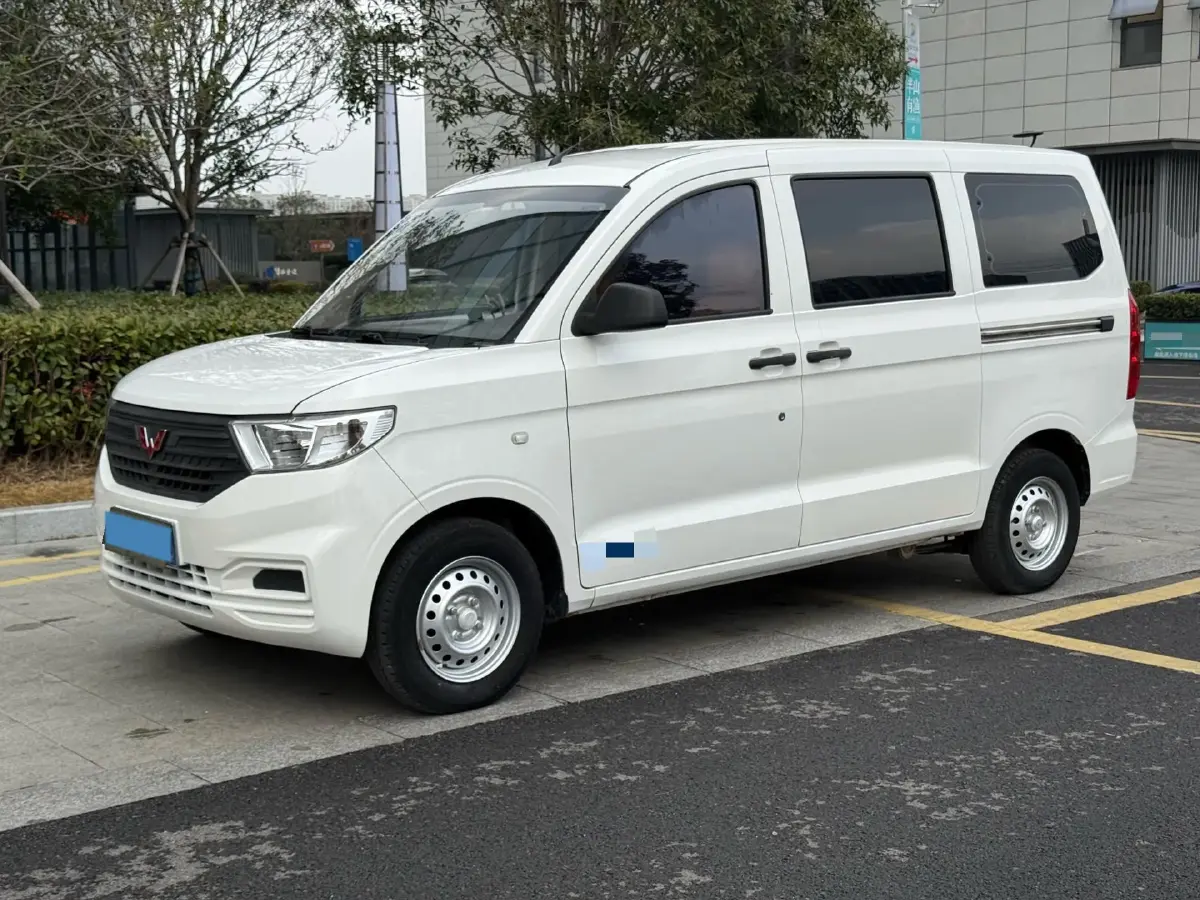 2019 WuLing HongGuang V 1.5L 99HP L4 6MT