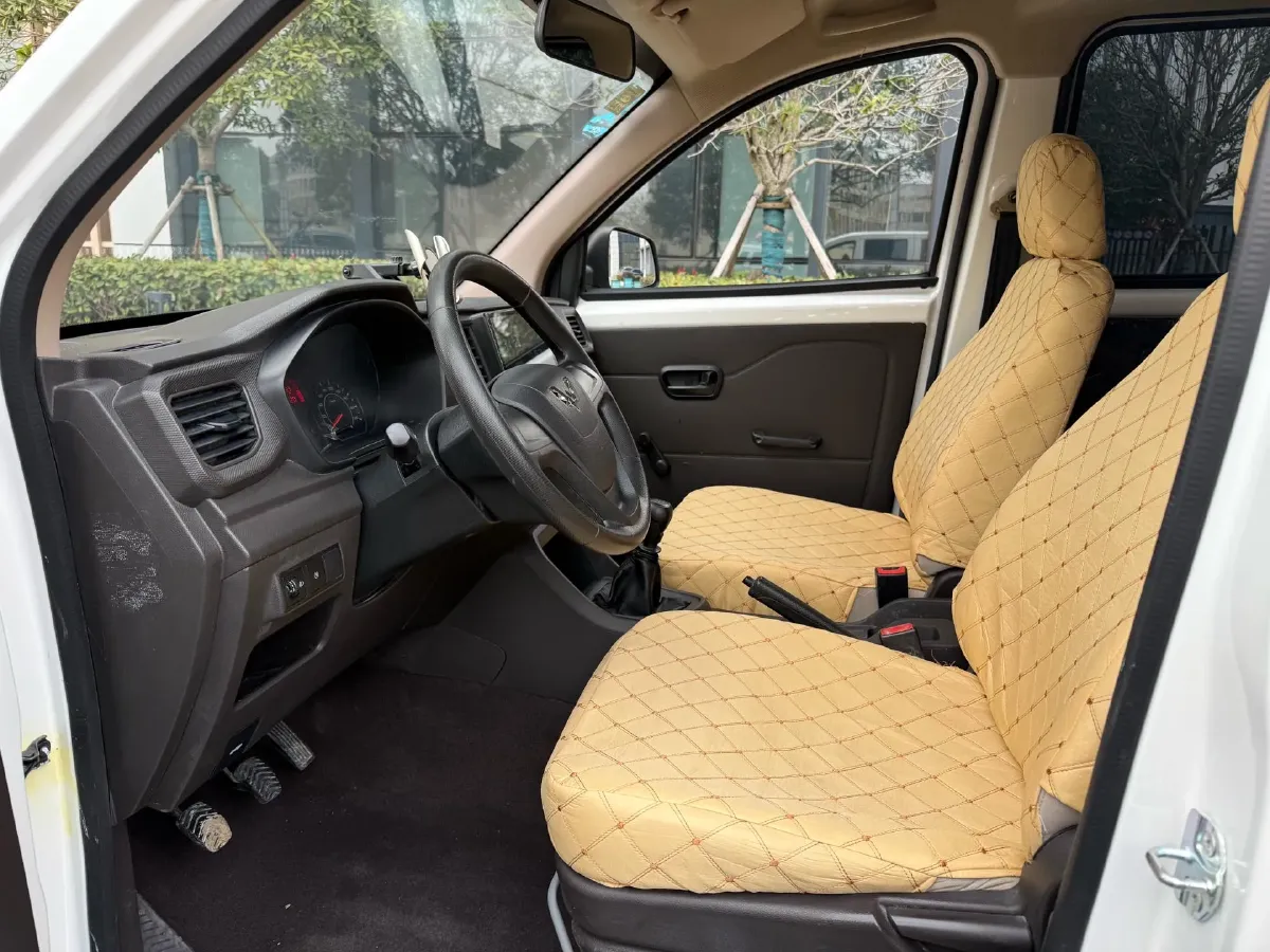 2019 WuLing HongGuang V 1.5L 99HP L4 6MT,autocango,china used car exporter,china ev exporter,chinese used car exporter,chinese used ev exporter