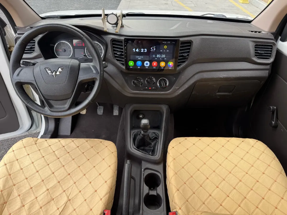 2019 WuLing HongGuang V 1.5L 99HP L4 6MT,autocango,china used car exporter,china ev exporter,chinese used car exporter,chinese used ev exporter