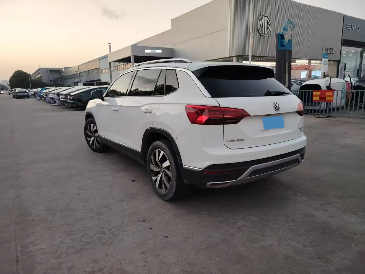 2019 Jeep Cherokee 2.0T 234HP L4 9AT,autocango,china used car exporter,china ev exporter,chinese used car exporter,chinese used ev exporter