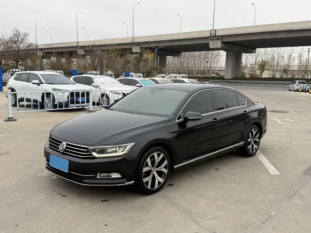 2018 Volkswagen Magotan 2.0T 220HP L4 7DCT