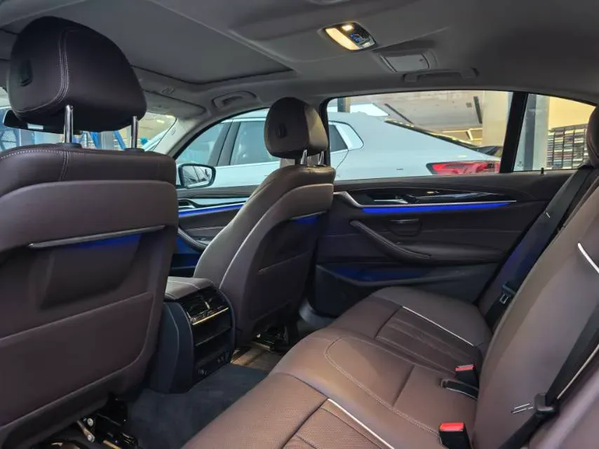 2022 BMW 5 Series 2.0T 184HP L4 8AT,autocango,china used car exporter,china ev exporter,chinese used car exporter,chinese used ev exporter