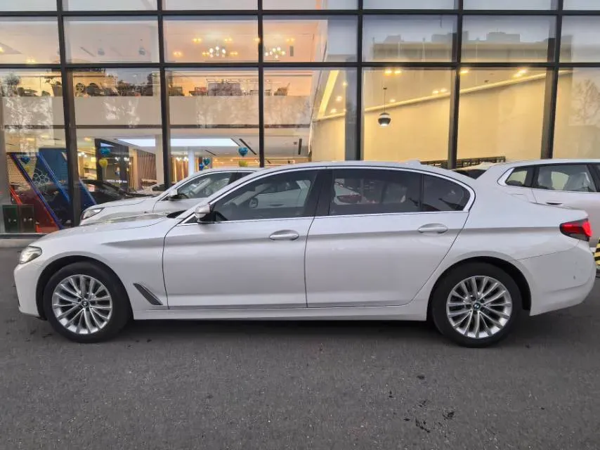 2022 BMW 5 Series 2.0T 184HP L4 8AT,autocango,china used car exporter,china ev exporter,chinese used car exporter,chinese used ev exporter