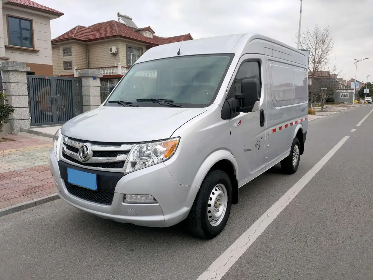 2023 MAXUS XinTu V80 2.0T 127HP L4 6MT 2023 MAXUS XinTu V80 2.0T 127HP L4 6MT