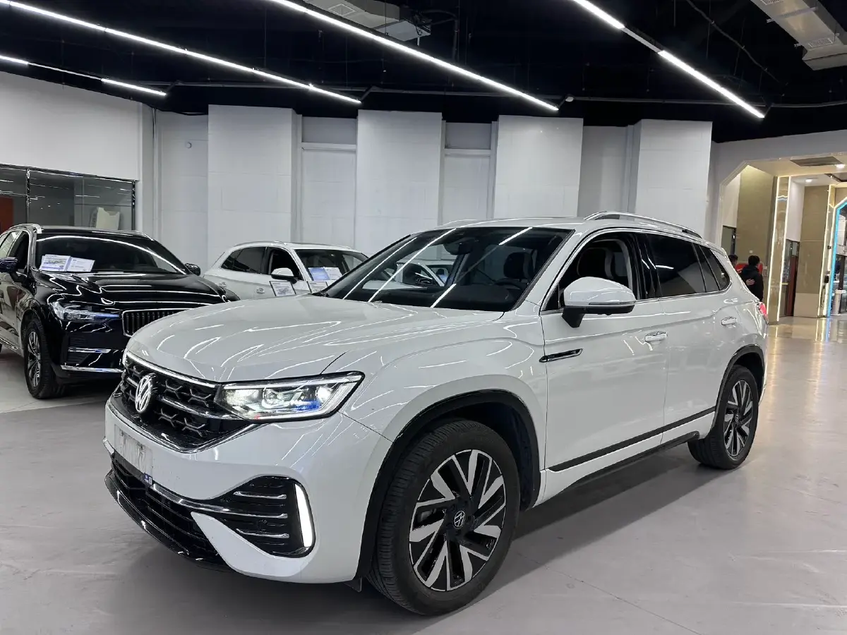 2023 Volkswagen Tayron 2.0T 220HP L4 7DCT