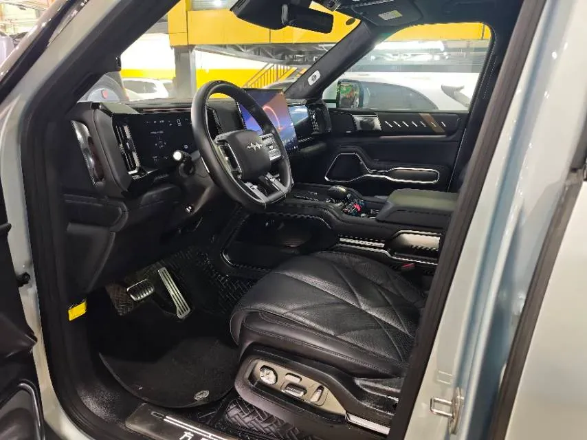 2025 FangChengBao Bao 8 2.0T 245HP L4 E-CVT PHEV 36.8KWH,autocango,china used car exporter,china ev exporter,chinese used car exporter,chinese used ev exporter