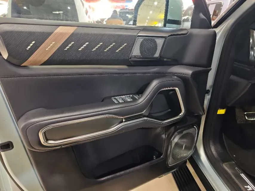 2025 FangChengBao Bao 8 2.0T 245HP L4 E-CVT PHEV 36.8KWH,autocango,china used car exporter,china ev exporter,chinese used car exporter,chinese used ev exporter