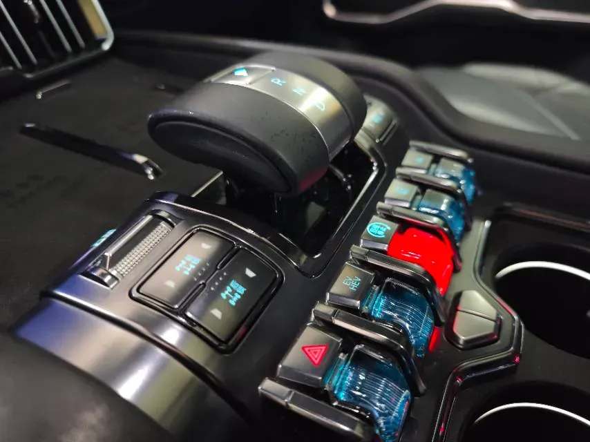 2025 FangChengBao Bao 8 2.0T 245HP L4 E-CVT PHEV 36.8KWH,autocango,china used car exporter,china ev exporter,chinese used car exporter,chinese used ev exporter