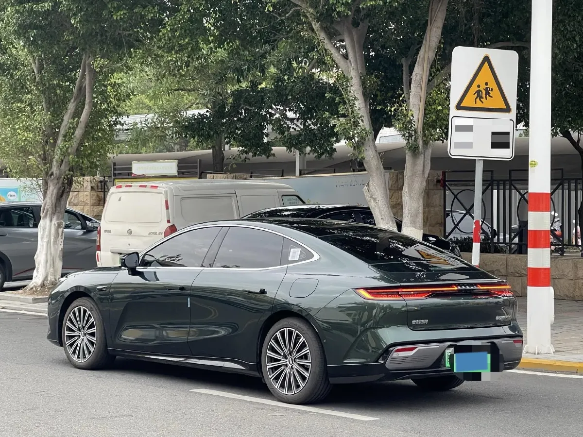 2025 Geely Galaxy Starshine 8 1.5T 163HP L4 3DHT PHEV 18.4KWH,autocango,china used car exporter,china ev exporter,chinese used car exporter,chinese used ev exporter