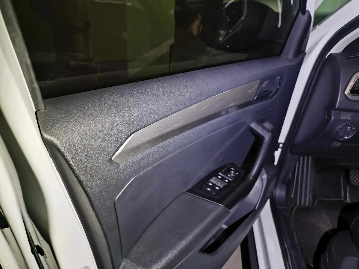 2020 Volkswagen T-Roc 1.4T 131HP L4 7DCT,autocango,china used car exporter,china ev exporter,chinese used car exporter,chinese used ev exporter