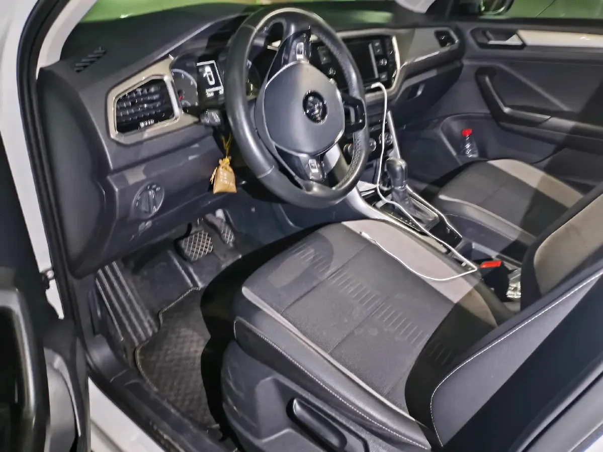 2020 Volkswagen T-Roc 1.4T 131HP L4 7DCT,autocango,china used car exporter,china ev exporter,chinese used car exporter,chinese used ev exporter