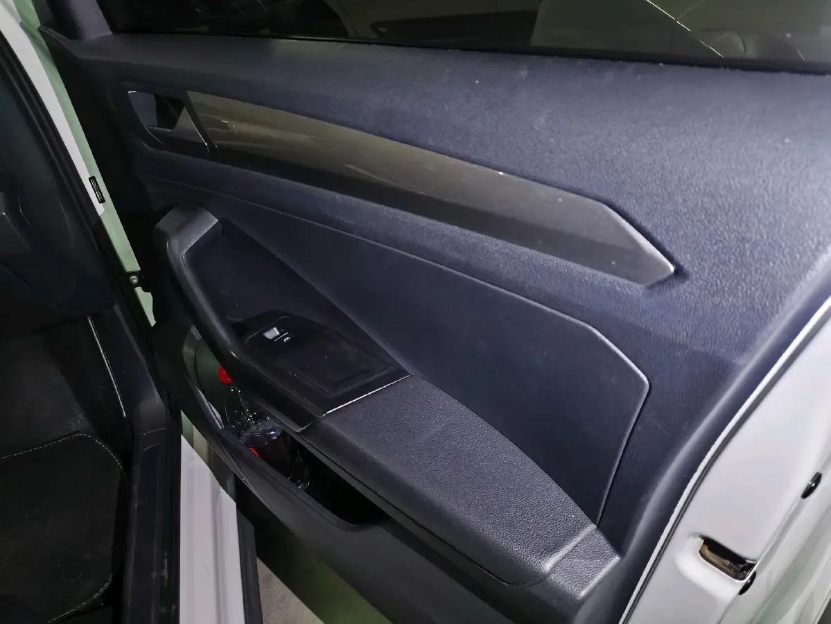 2020 Volkswagen T-Roc 1.4T 131HP L4 7DCT,autocango,china used car exporter,china ev exporter,chinese used car exporter,chinese used ev exporter