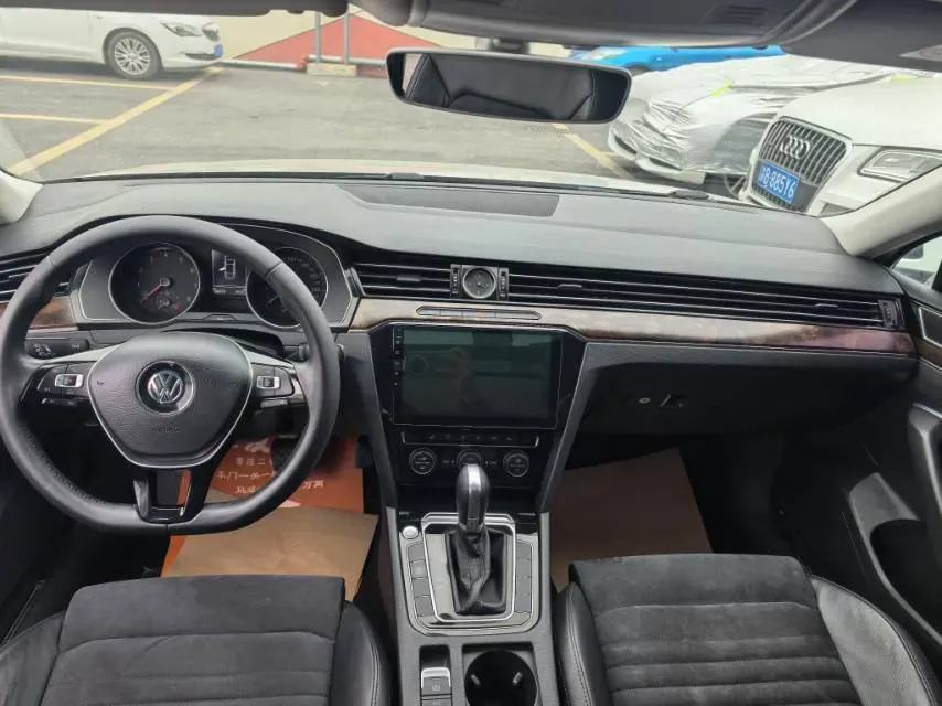 2018 Volkswagen Magotan 1.8T 180HP L4 7DCT,autocango,china used car exporter,china ev exporter,chinese used car exporter,chinese used ev exporter