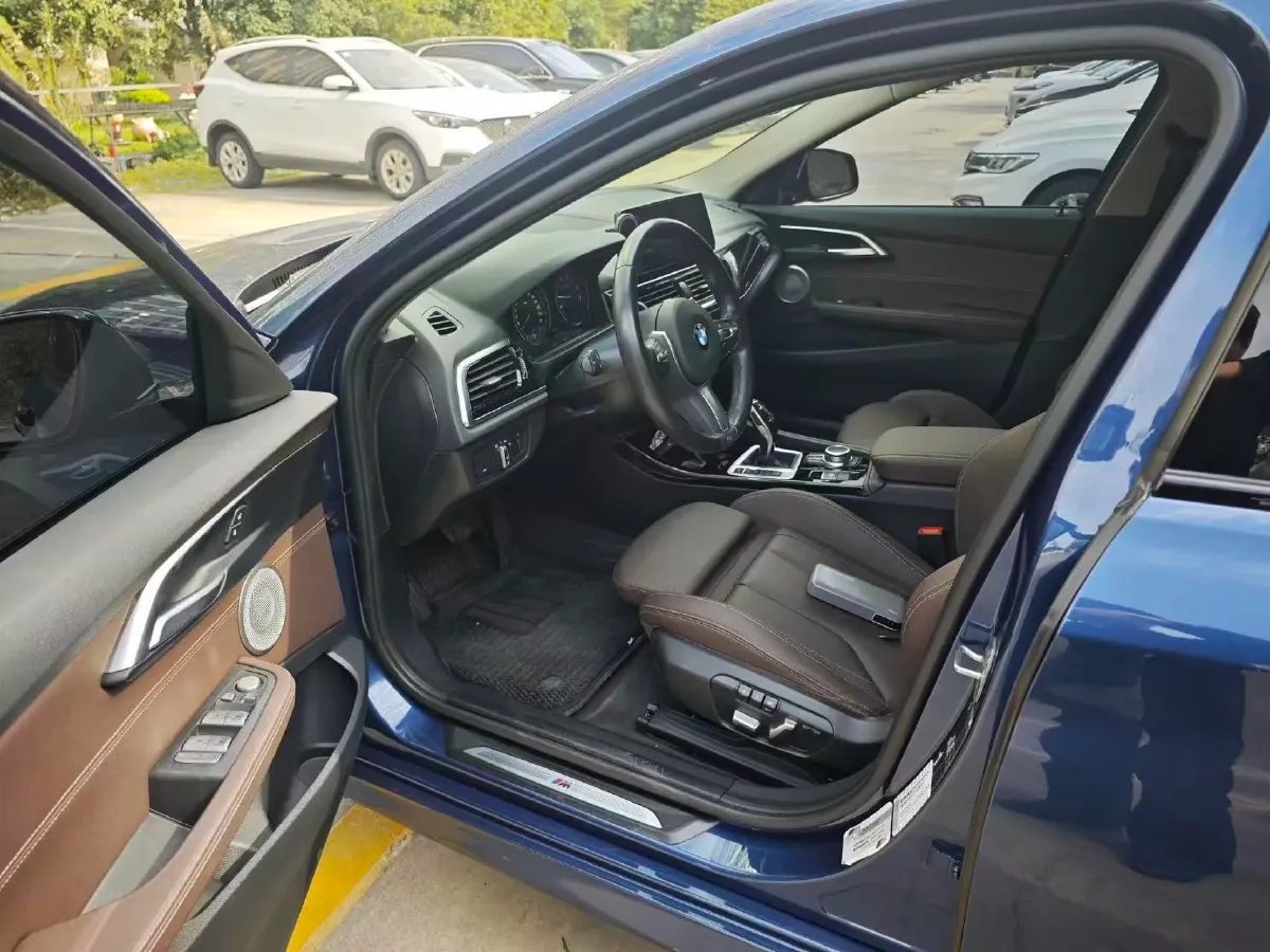 2022 BMW 1 Series 2.0T 192HP L4 7DCT,autocango,china used car exporter,china ev exporter,chinese used car exporter,chinese used ev exporter