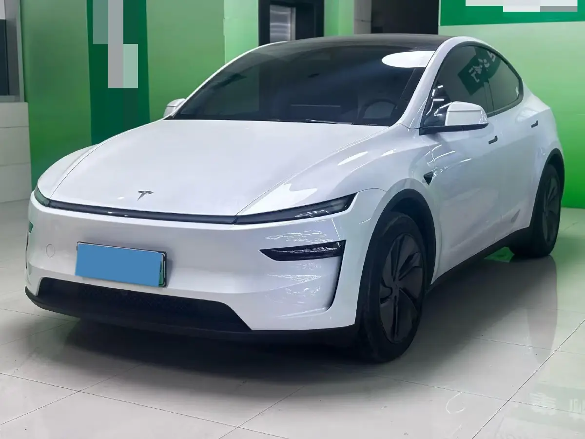 2025 Tesla Model Y BEV 62.5KWH