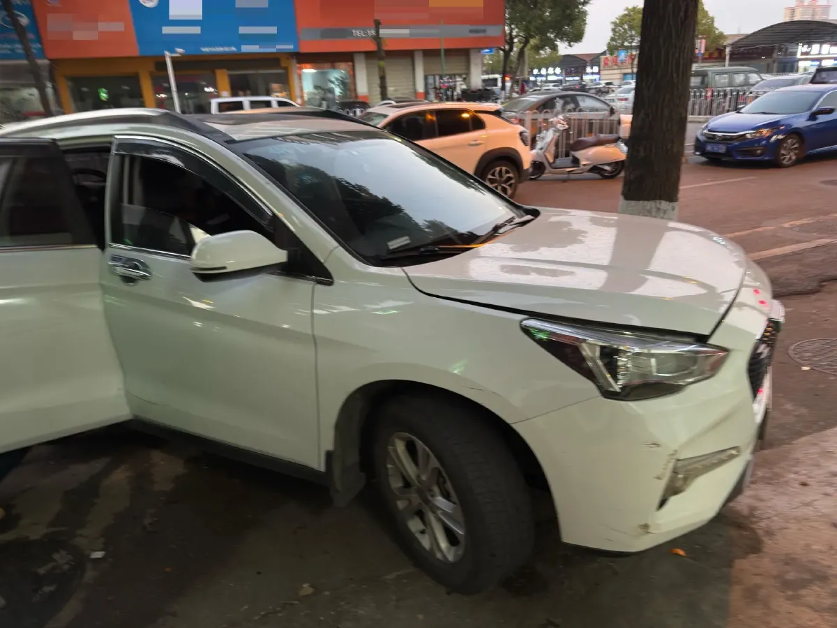 2017 Haval M6 1.5T 150HP L4 6AT,autocango,china used car exporter,china ev exporter,chinese used car exporter,chinese used ev exporter