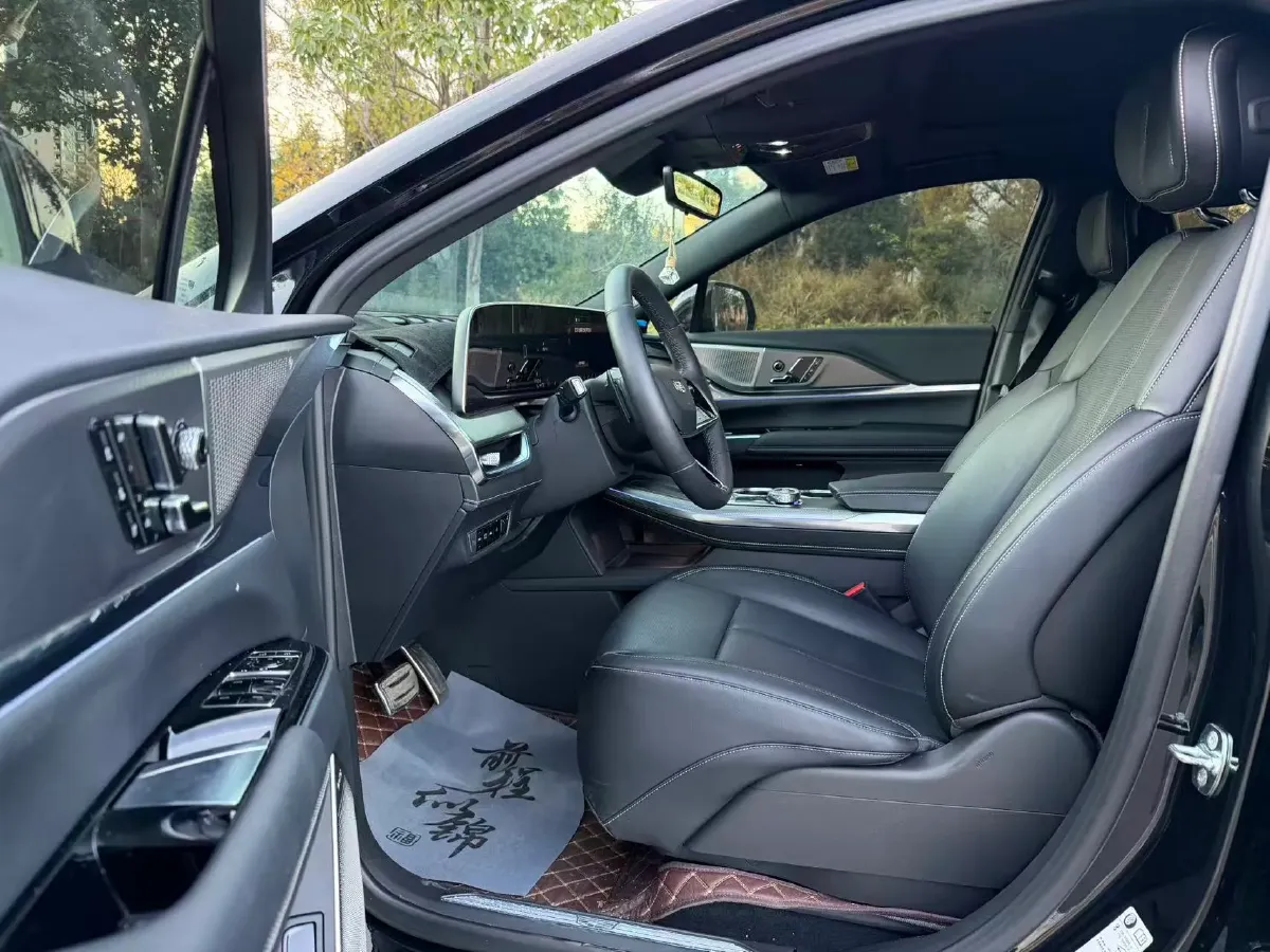 2025 Cadillac XT5 2.0T 237HP L4 9AT,autocango,china used car exporter,china ev exporter,chinese used car exporter,chinese used ev exporter