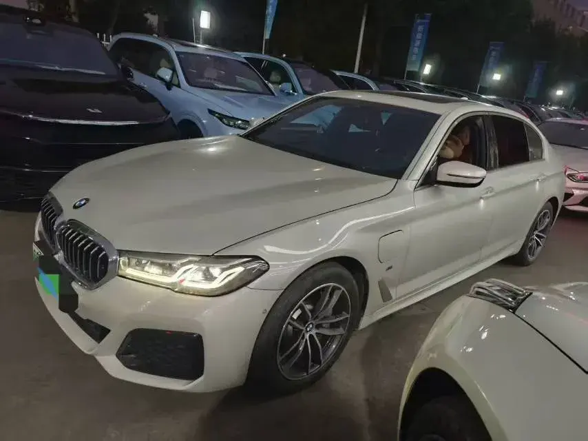 2021 BMW 5 Series 2.0T 184HP L4 8AT PHEV 17.7KWH