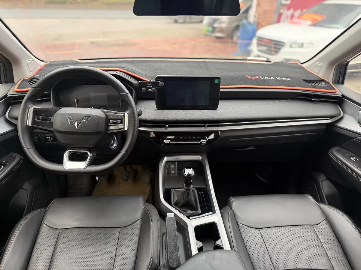 2022 WuLing JiaChen 1.5T 147HP L4 6MT,autocango,china used car exporter,china ev exporter,chinese used car exporter,chinese used ev exporter