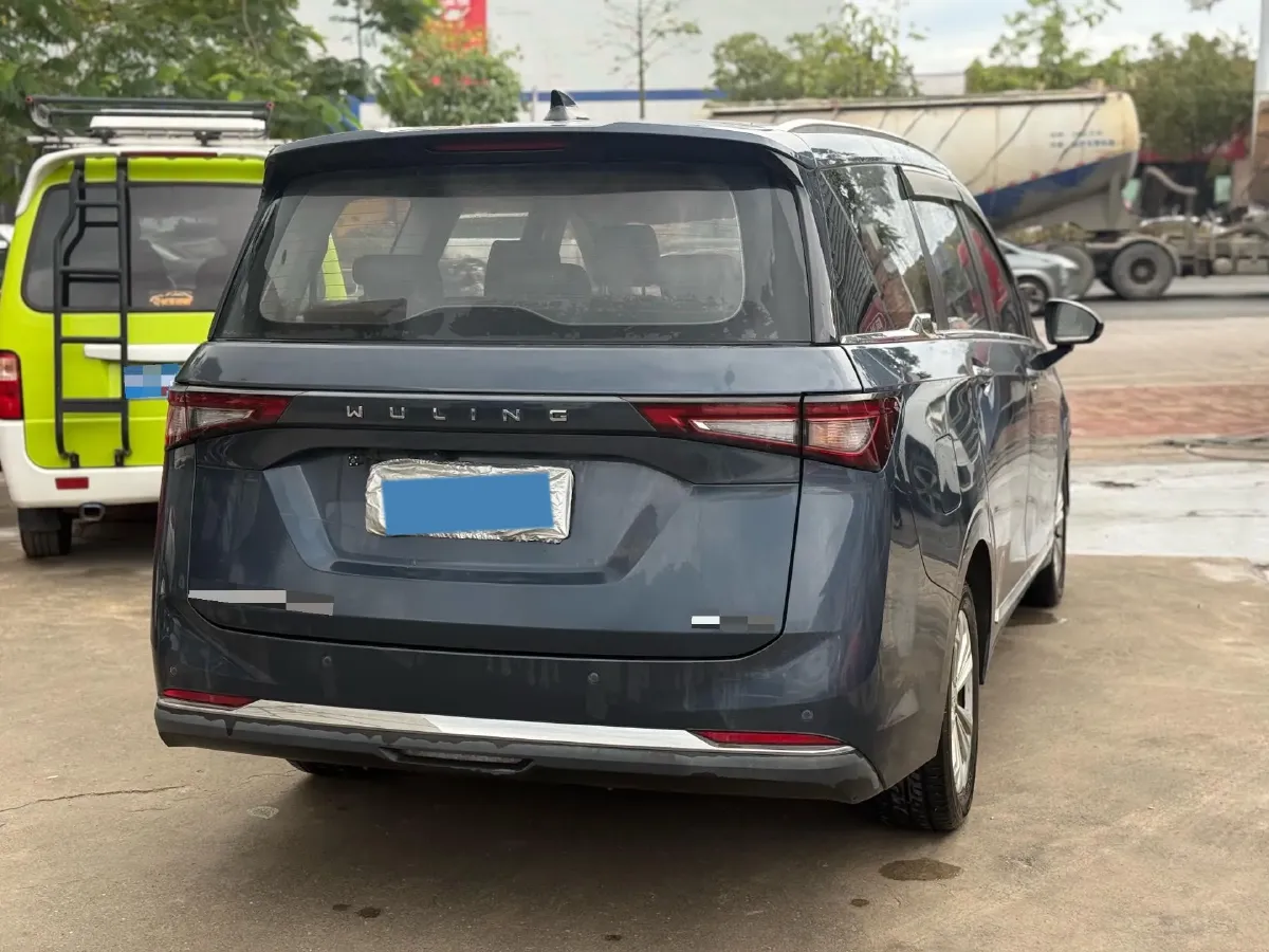 2022 WuLing JiaChen 1.5T 147HP L4 6MT,autocango,china used car exporter,china ev exporter,chinese used car exporter,chinese used ev exporter