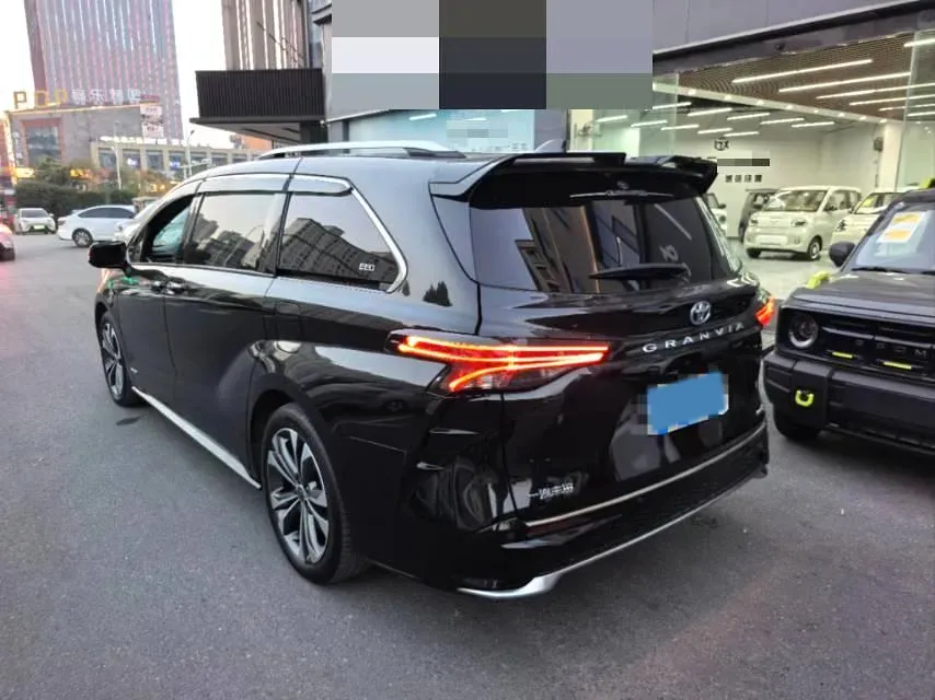 2022 Toyota Granvia 2.5L 192HP L4 E-CVT Hybrid,autocango,china used car exporter,china ev exporter,chinese used car exporter,chinese used ev exporter