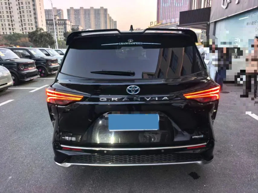 2022 Toyota Granvia 2.5L 192HP L4 E-CVT Hybrid,autocango,china used car exporter,china ev exporter,chinese used car exporter,chinese used ev exporter
